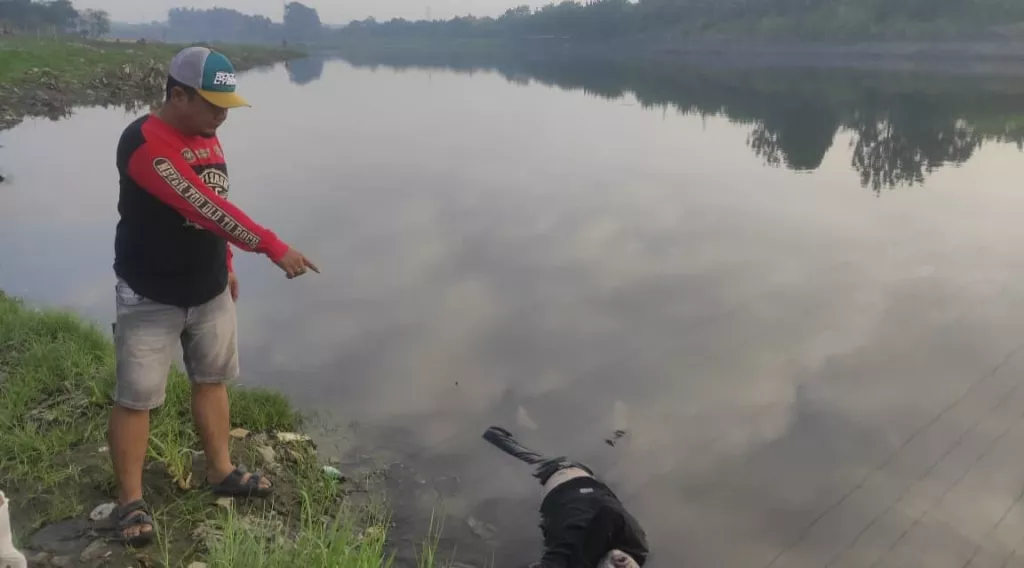 Jasad Pria Mengapung di Sungai Brantas Mojokerto, Ada Bekas Luka