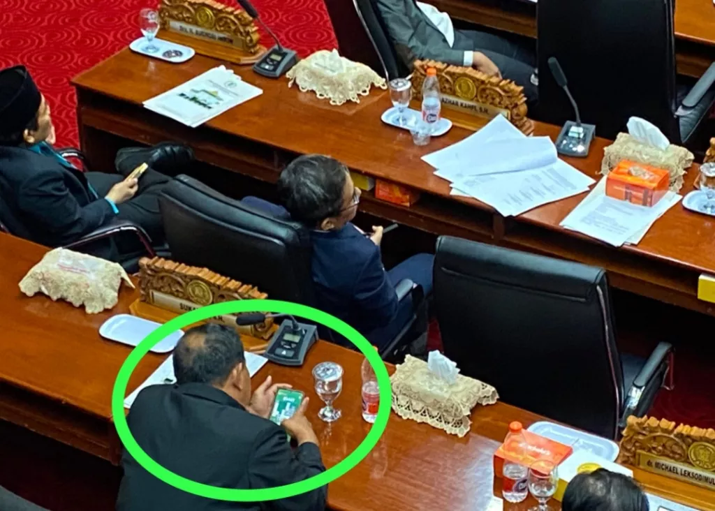 PDIP Surabaya Masih Bungkam soal Kadernya yang Diduga Asik Ngegim saat Rapat Paripurna