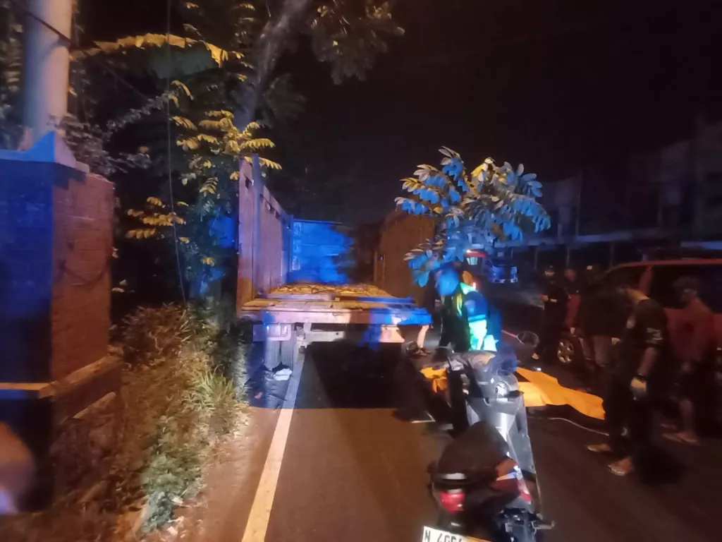 Tabrak Truk Parkir, Pasutri di Mojokerto Tewas 
