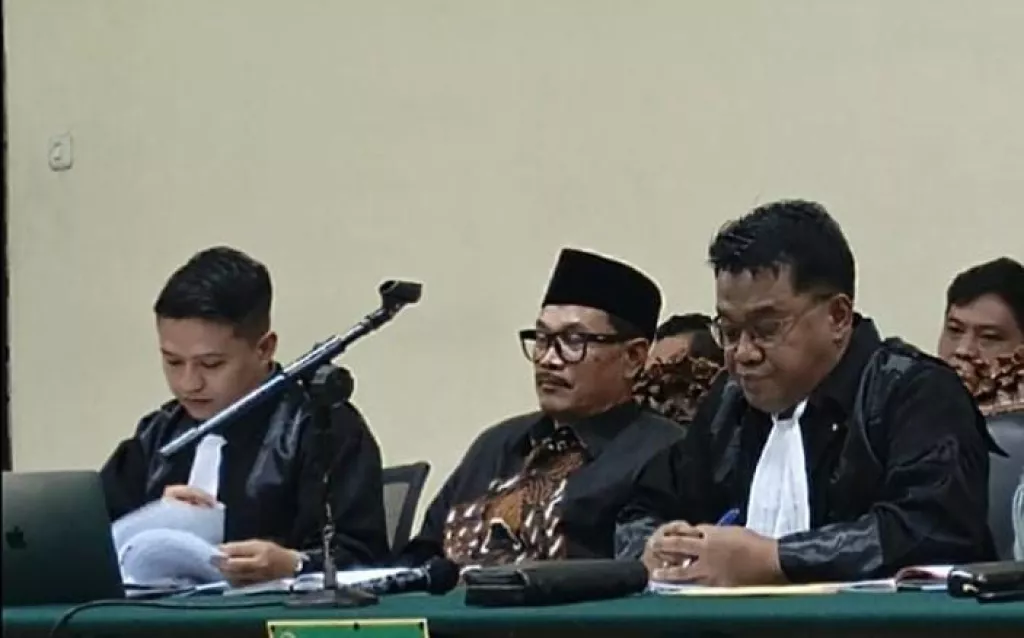 Tas Kresek Berisi Rp200 Juta dan Nama "Pak Wali" dalam Sidang Korupsi Proyek di Madiun