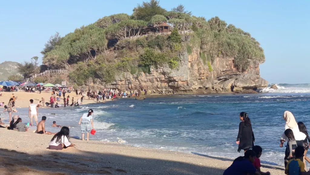 Indahnya Pantai Drini, Surga Kecil Tersembunyi di Gunungkidul Yogyakarta