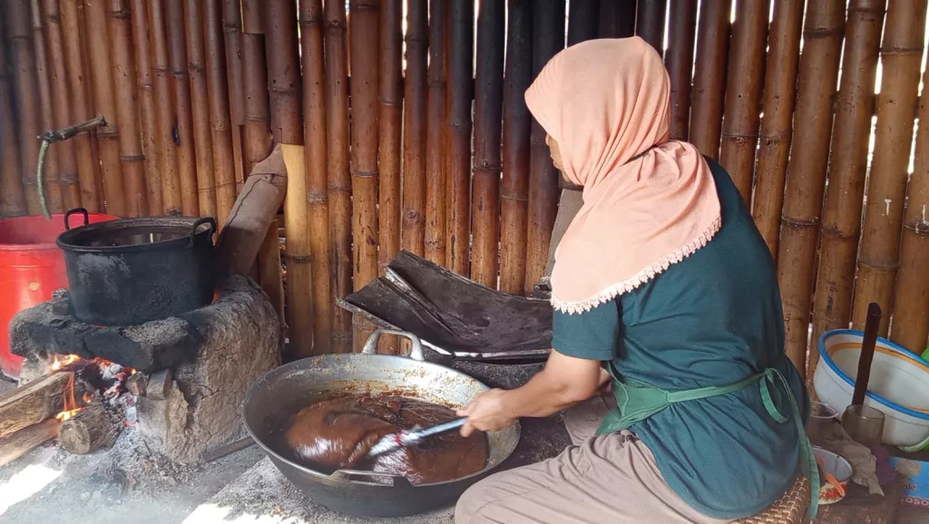 Warisan Rasa Desa Tingal Wanurejo: Ketelatenan 4 Jam Produksi Jenang Lot Khas Magelang