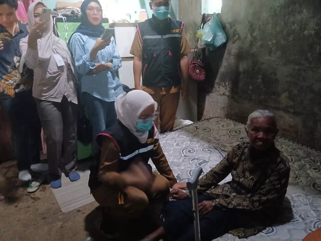Momen Puskesmas Mumbulsari Jember Layani Lansia Pascastroke Lewat Home Care Gratis