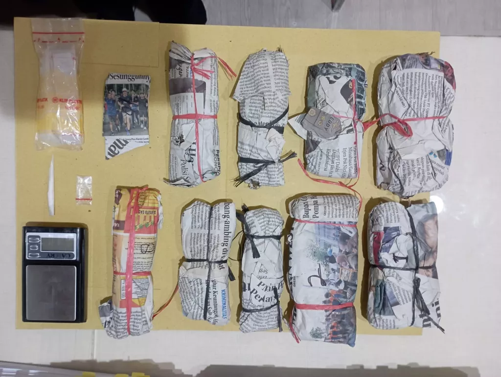 Demi Upah Rp50-100 Ribu, Kurir Paket di Surabaya Rela Melawan Hukum