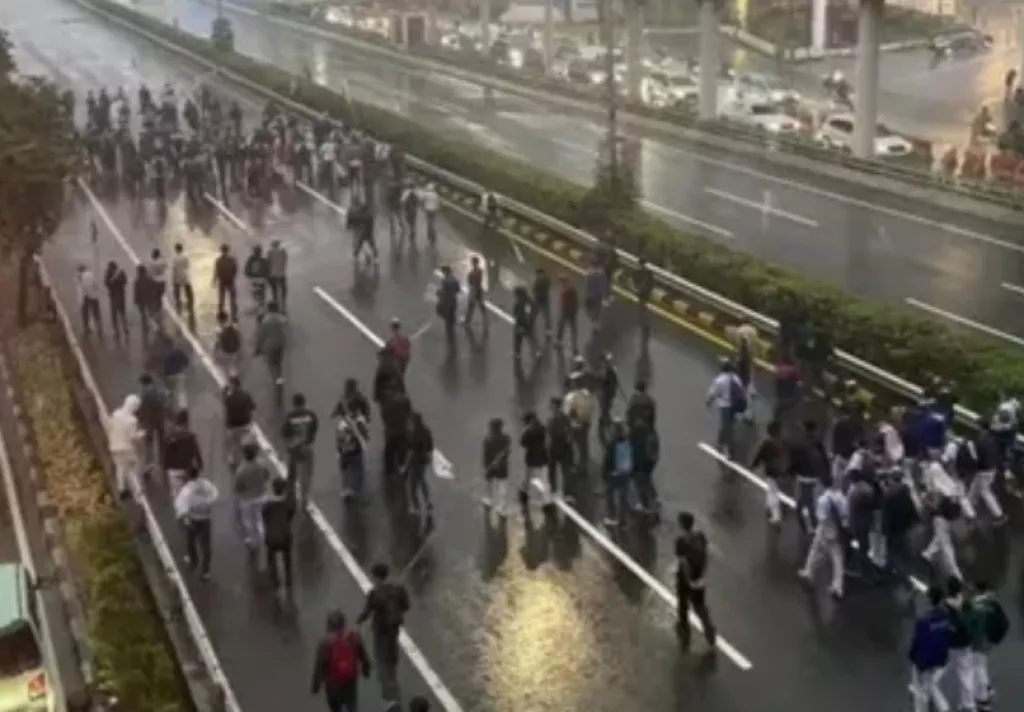 Demo di Jakarta Memanas: Gerbang Tol Dalam Kota Ditutup Total, Berikut Daftarnya