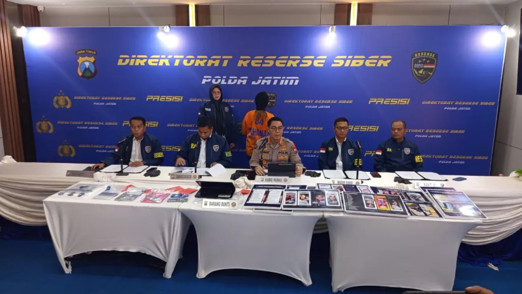 Polda Jatim Bongkar Arisan Online Fiktif Rp71 Miliar, Tipu 140 Korban dari Aceh hingga Papua