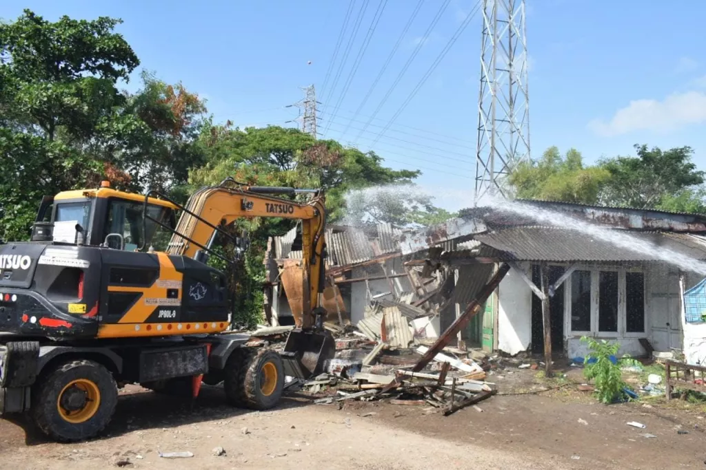 Pemkot Surabaya Perluas TPU Keputih yang Mulai Penuh, Bangunan Liar Ditertibkan