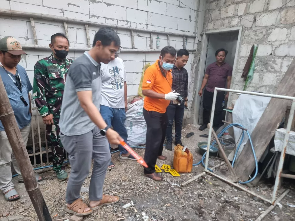 Curiga Gundukan Tanah, Pemilik Rumah di Mojokerto Temukan Jasad Bayi Terbungkus Kain Merah 