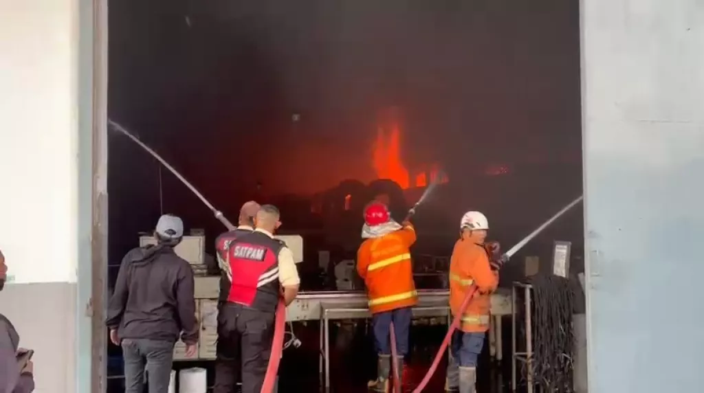 Pabrik Mi di Glatik Mojokerto Kebakaran, Karyawan Semburat