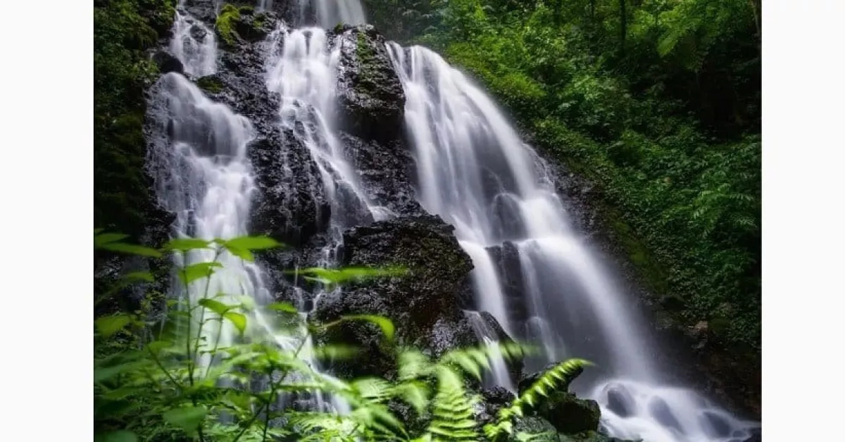 Air terjun Grenjengan. (Disporapar Kabupaten Mojokerto)