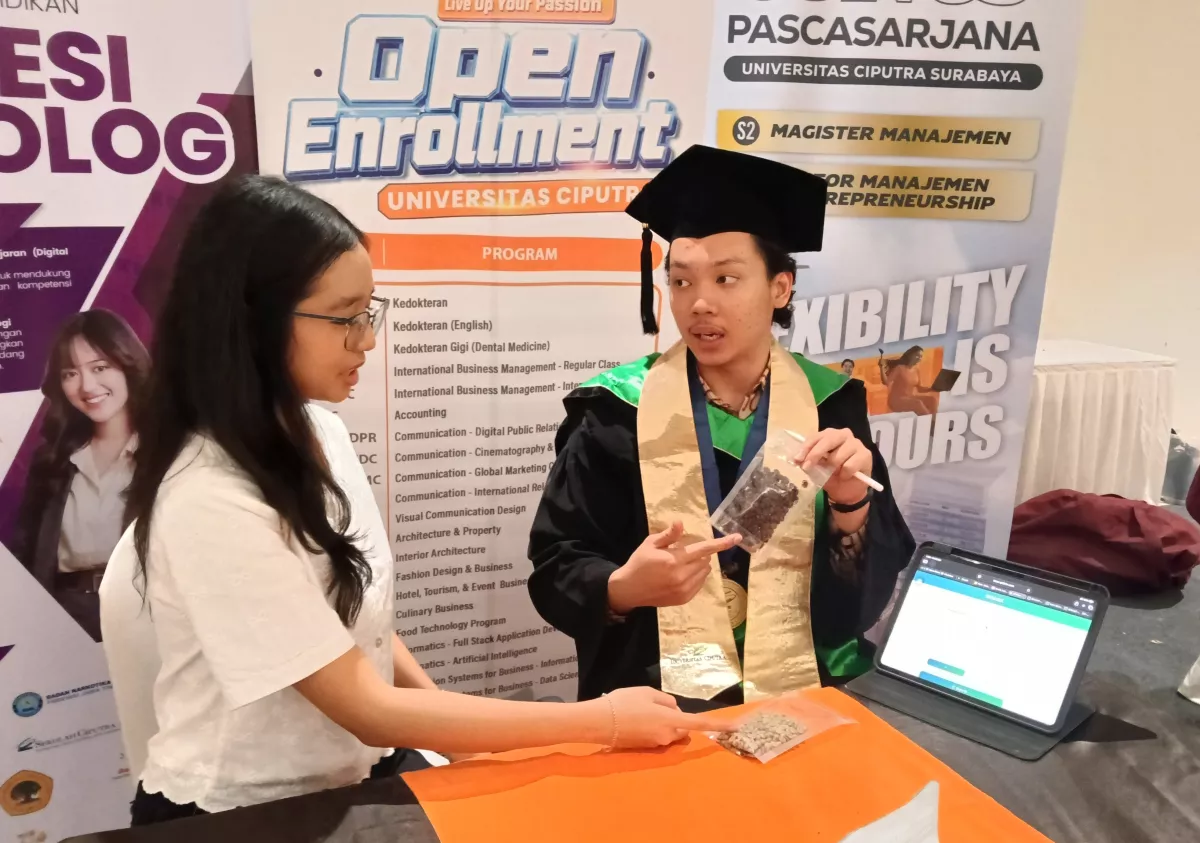 Mengenal Aryasetya Kanaka, Wisudawan UC Surabaya Sukses Bawa Kopi Lokal ke Pasar Dunia