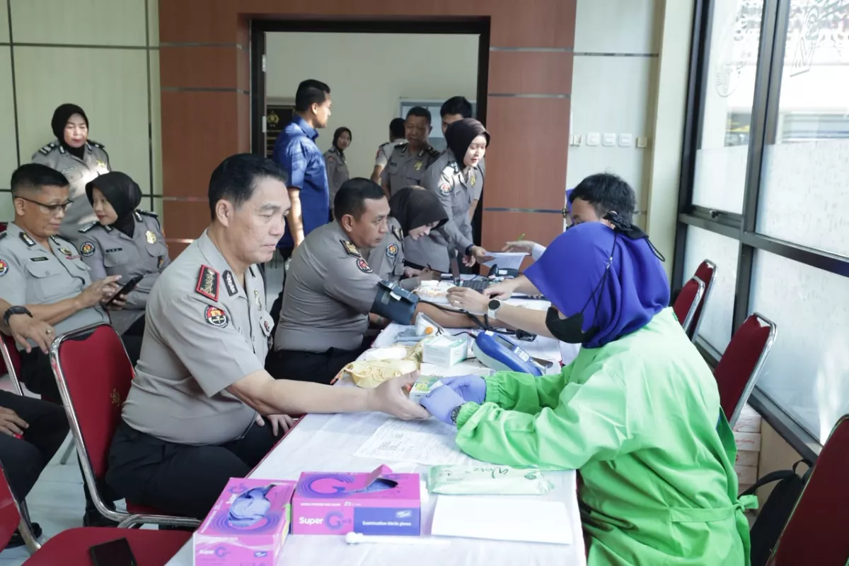 Polda Jatim Gelar Donor Darah Sambut HUT ke-75 Humas Polri, 100 Kantong Terkumpul