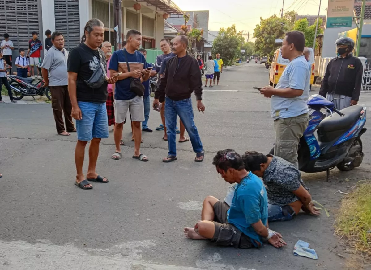 Emas Batangan 250 Juta di Kediri Gagal Dicuri, 2 Pelaku Ditabrak Suami Korban