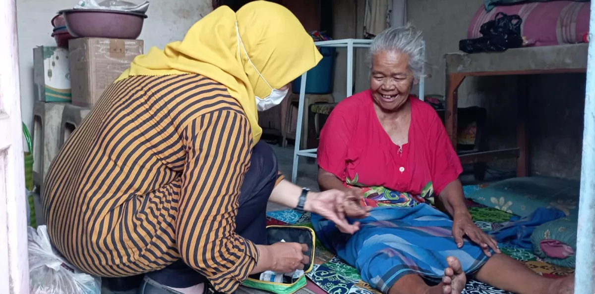 Kisah Mbah Slamet, Lansia di Nganjuk Bertahan Hidup dalam Sakit Seorang Diri