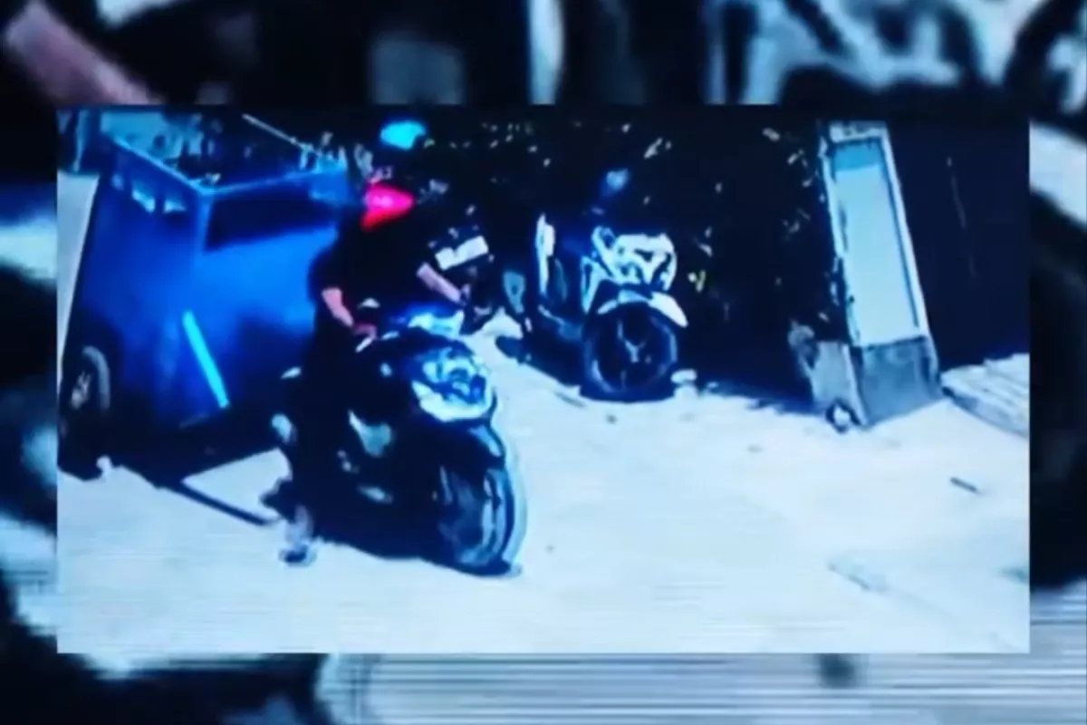 Parah! Gerobak Sampah Dicuri di Surabaya, Pelaku Terekam CCTV