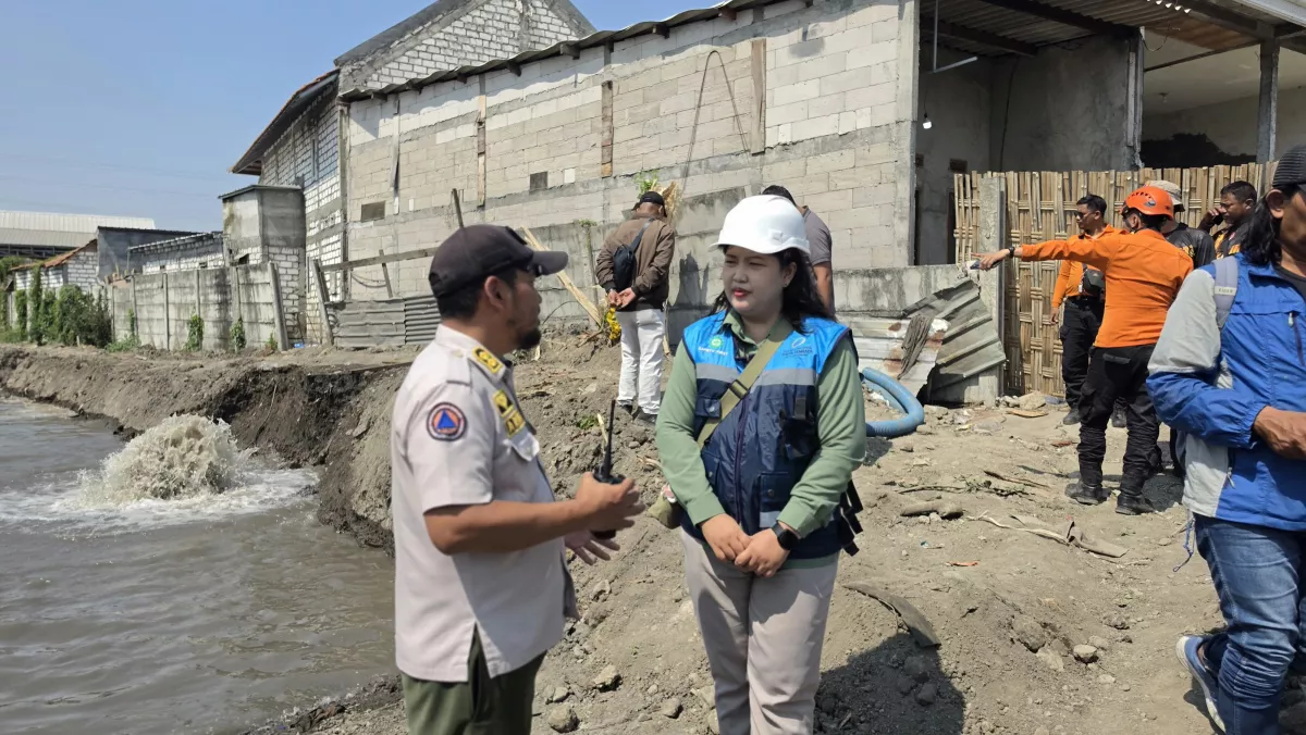 Semburan Air di Jalan Dupak Rukun Surabaya, Ternyata Pipa Petrokimia Gresik Bocor