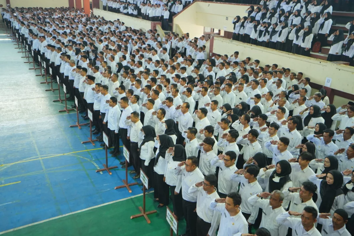 Wali Kota Mojokerto Serahkan SK 1.104 PPPK Paruh Waktu