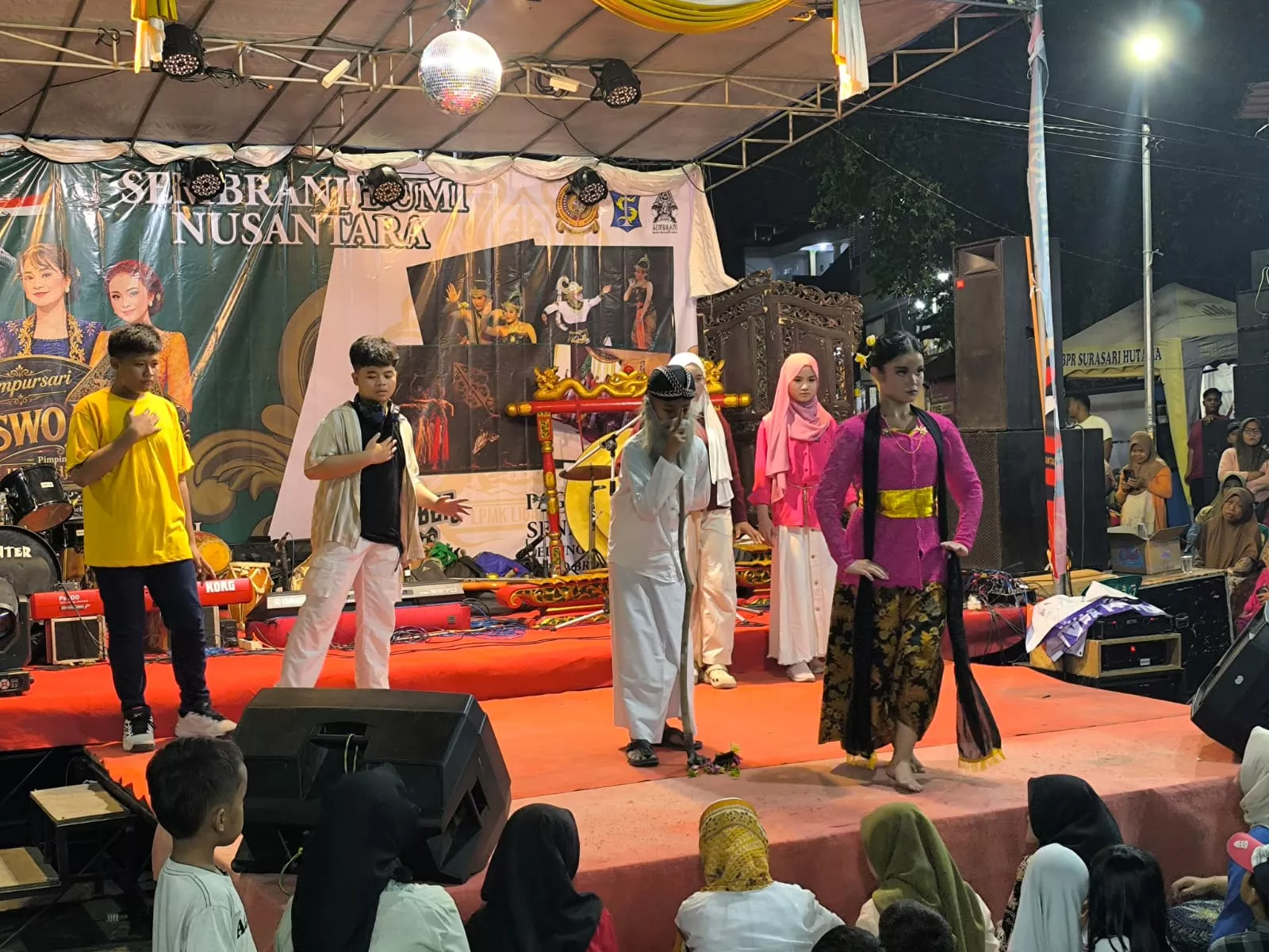 Momen Siswa MI Surabaya Suarakan Bahaya Tergerusnya Budaya di Era Digital