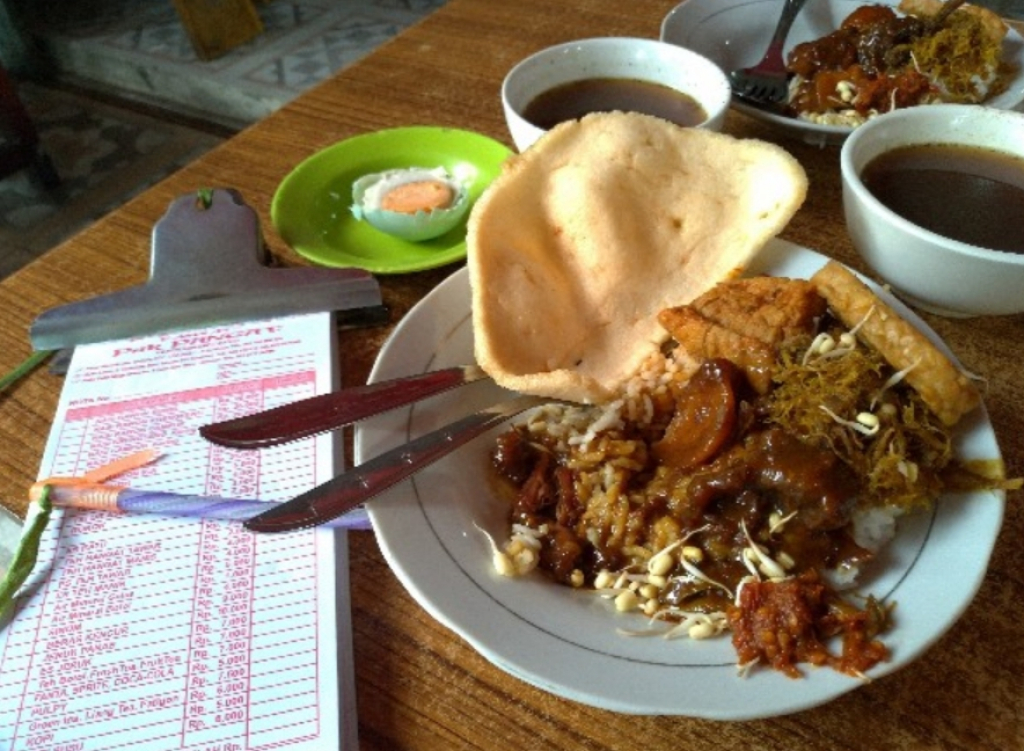 Rawon Pak Pangat. (Dok: Vicky Laurentina).