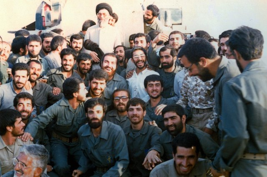 Ali Khameini bersama murid-muridnya