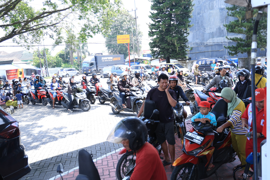 Antrean pembeli BBM di SPBU Jember. (Dok. Diskominfo Jember).