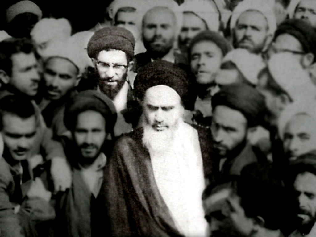 Masa saat Khamenei mendampingi Khomeini