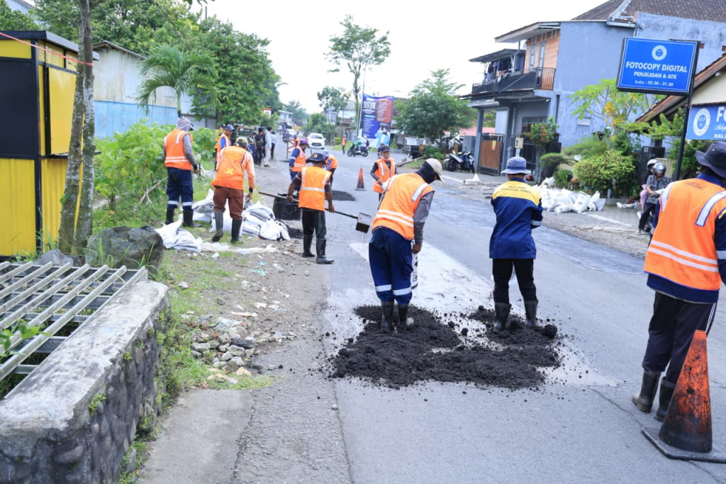 Satgas Infrastruktur Jember Percepat Perbaikan Jalan Jelang Lebaran 2026