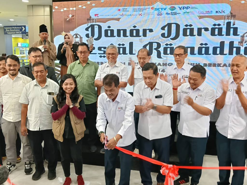 PMI Surabaya saat menggelar donor darah spesial Ramadan di BG Junction Mal. (Foto: selalu.id).
