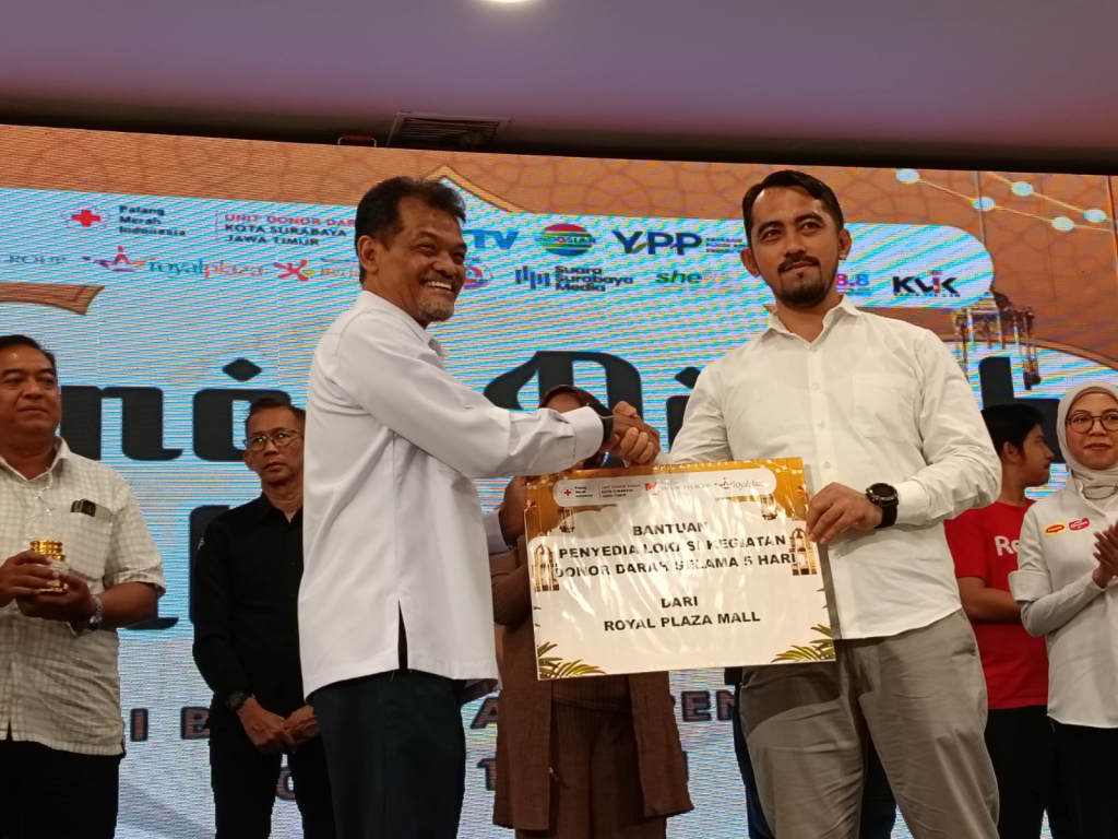 PMI Surabaya saat menggelar donor darah spesial Ramadan di BG Junction Mal. (Foto: selalu.id).