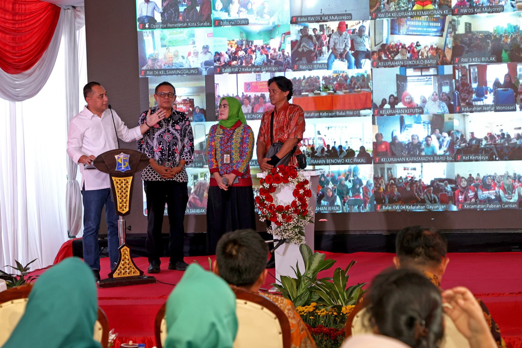 Wali Kota Surabaya, Eri Cahyadi saat melaunching Kampung Pancasila 2026 di RW 2 Krembangan Bhakti. (Dok. Diskominfo Surabaya).
