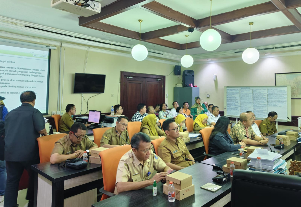 Hearing soal polemik proyek milik PT Wulandaya Cahaya Lestari di DPRD Surabaya. (Foto: Moris/selalu.id).