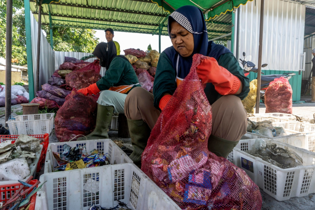 Surabaya Jadi Percontohan Nasional Program Indonesia-UEA Cegah Sampah Plastik ke Laut