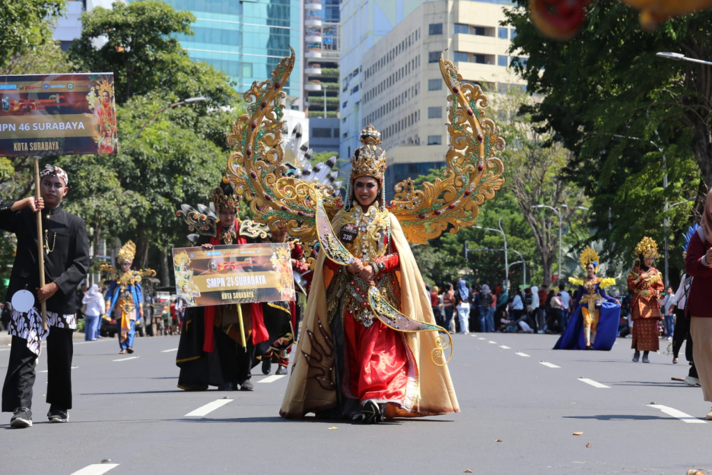 Ribuan Peserta hingga Komunitas Budaya Ramaikan Surabaya Fashion Festival 2026