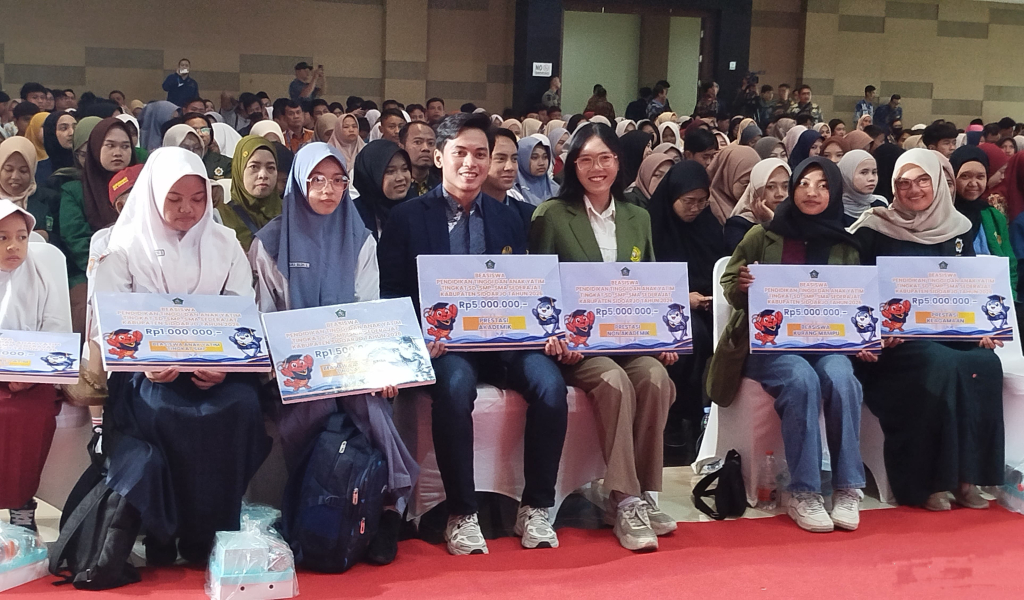 Pemkab Sidoarjo Gelontorkan Ribuan Beasiswa untuk Cegah Anak Putus Sekolah