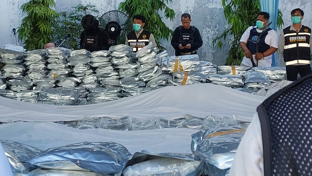 Penampakan narkoba jenis sabu yang diamankan BNN RI di Gresik. (Foto: selalu.id).