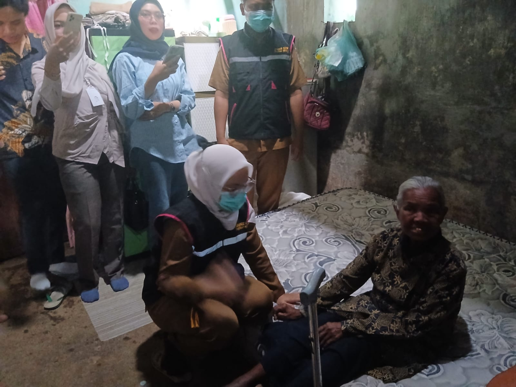 Momen Puskesmas Mumbulsari Jember Layani Lansia Pascastroke Lewat Home Care Gratis