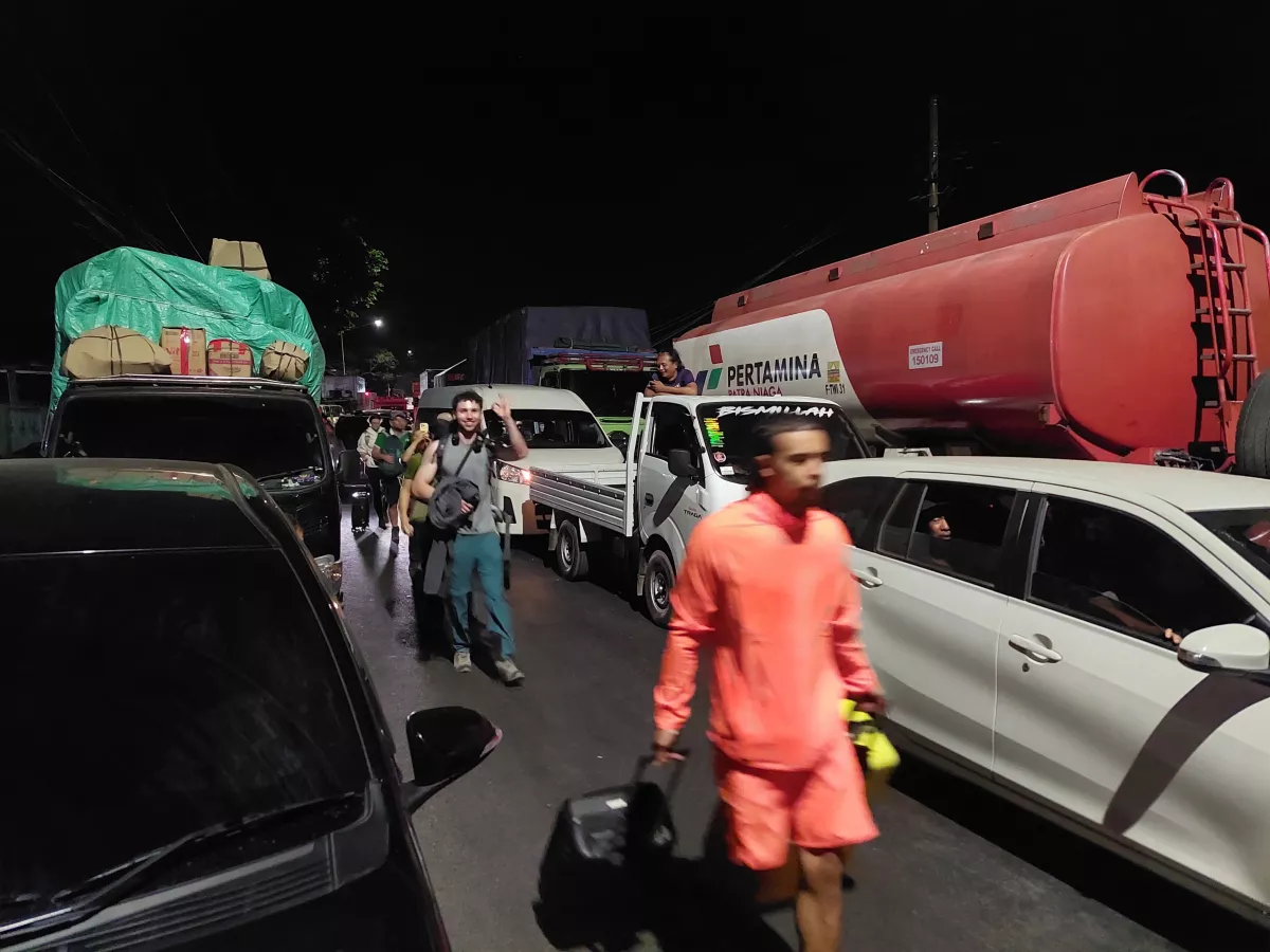 Foto: Kemacetan Parah Menuju Akses Pelabuhan Ketapang Banyuwangi