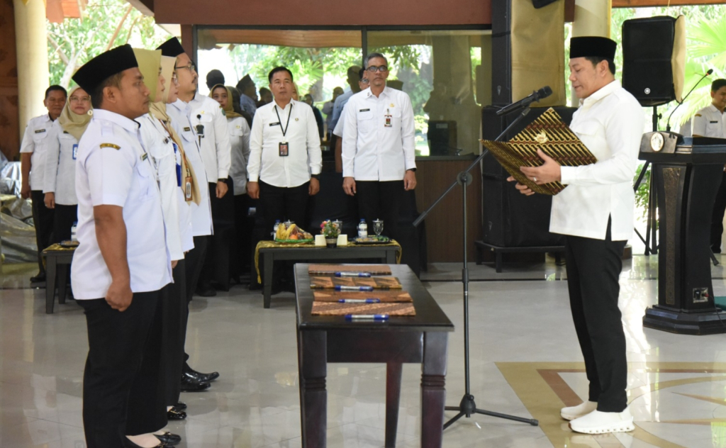 Bupati Subandi Kukuhkan 254 Kepsek Sidoarjo, Tegaskan Tidak Boleh Ada Anak Putus Sekolah