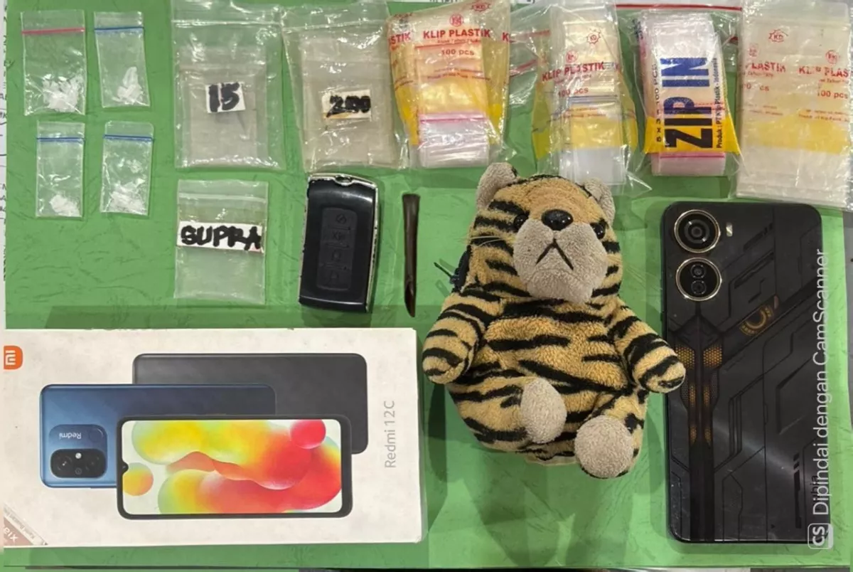 Barang bukti yang disita penyidik. (Dok. Satresnarkoba Polrestabes Surabaya).