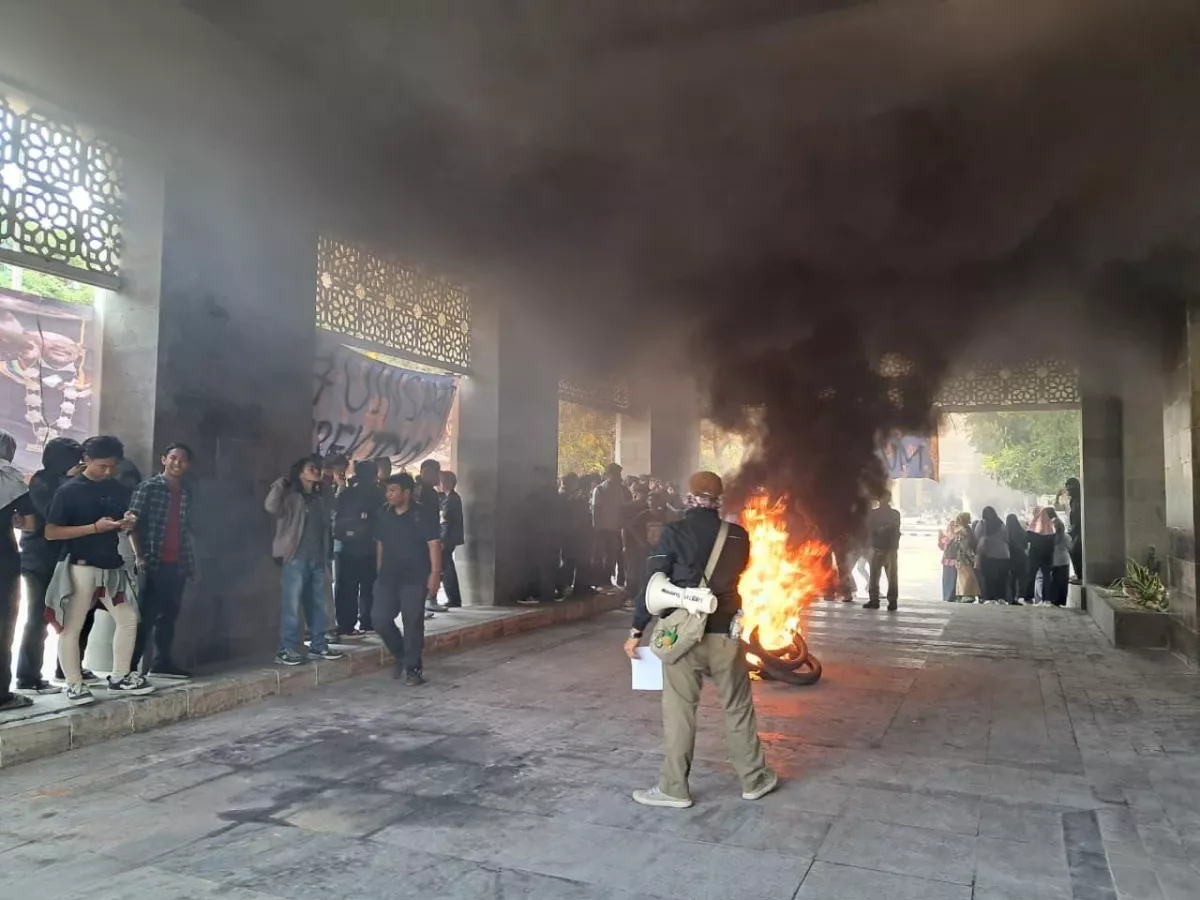 Demo UINSA: Mahasiswa Usir Aparat, Tuntut Rektor Mundur