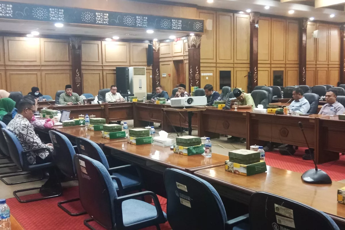 Korban Keracunan MBG Sidoarjo Tembus 730 Orang, BGN-SPPG Malah Mangkir di Hearing DPRD