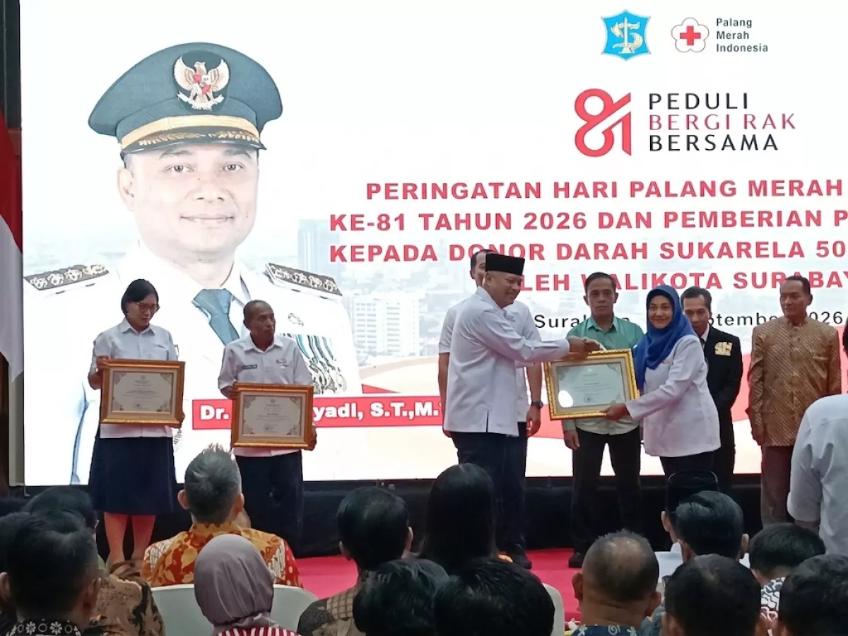 Momen 425 Pendonor Darah Surabaya Terima Penghargaan Spesial di HUT ke-81 PMI