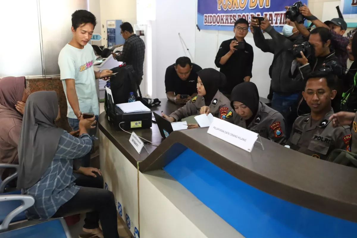 DVI Polda Jatim Terima 76 Data Ante Mortem Keluarga Korban KM Virgo Transport 8