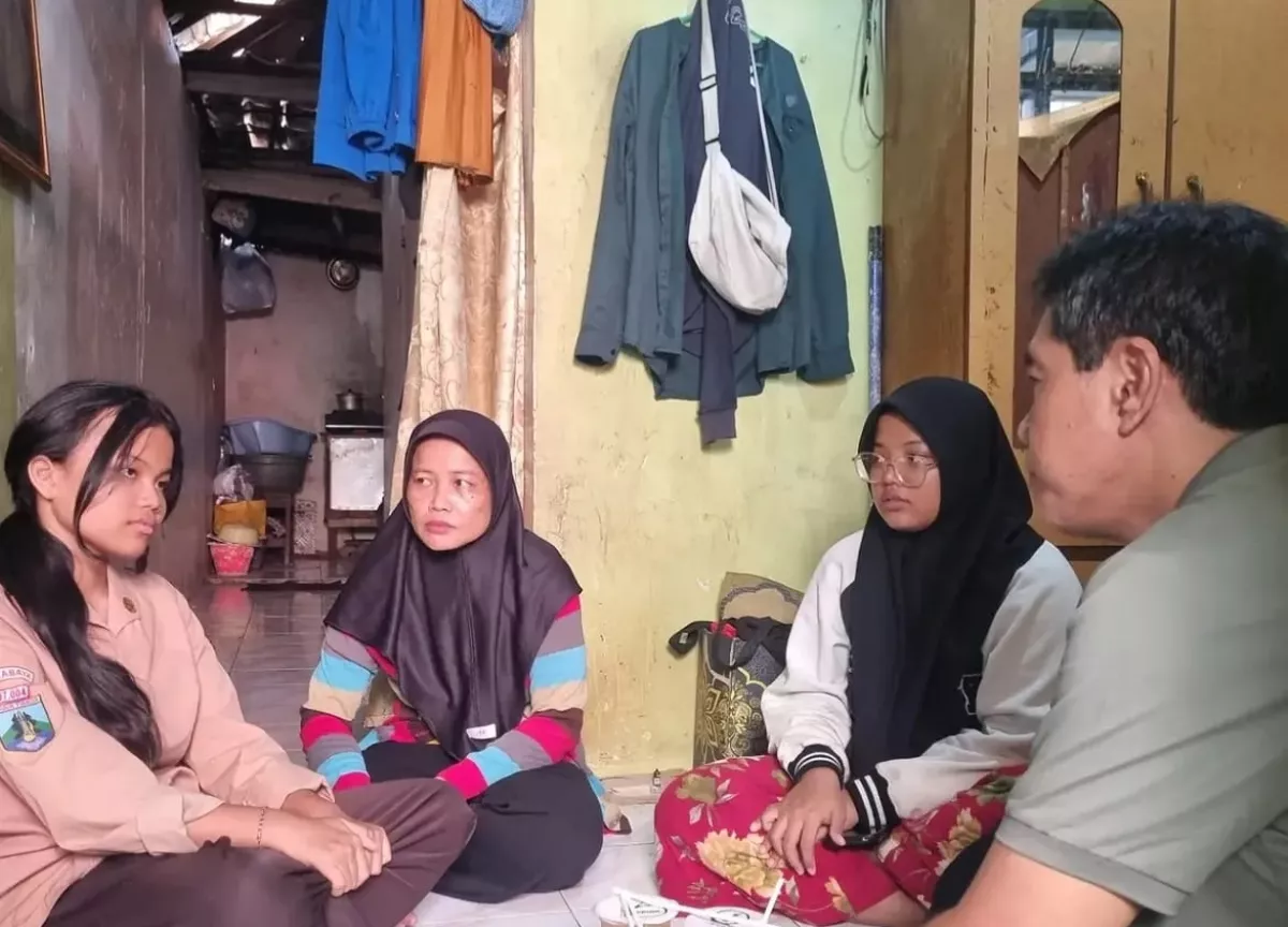 Kisah Tifa, Siswi SMKN 5 Surabaya Tak Mampu Beli Seragam Tapi Tercatat Kaya