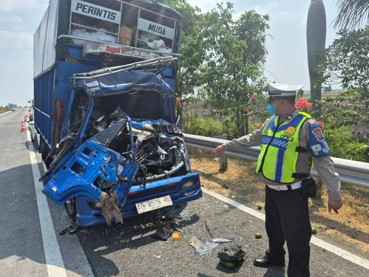 Kecelakaan di Tol Surabaya-Mojokerto: Sopir Truk Alpukat Tewas Penumpang Luka Berat