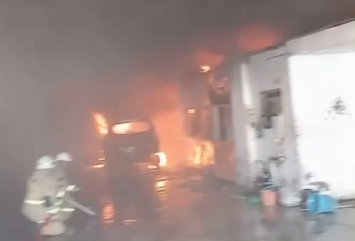 Bengkel Cat Body Repair di Siwalankerto Surabaya Terbakar, 5 Mobil Hangus