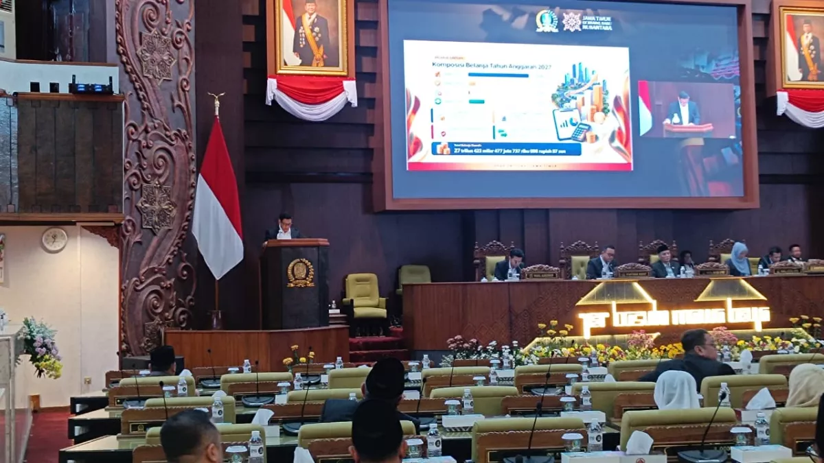 RAPBD Jatim 2027 Defisit Rp1,01 Triliun, Banggar Andalkan SiLPA dan Minta Pemprov Genjot Pendapatan