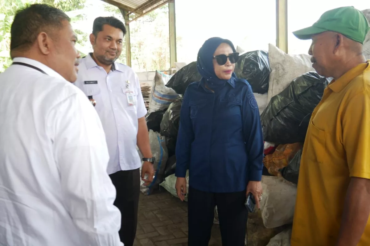 Momen Wabup Mimik Dibuat Kagum dengan Pengolahan Sampah di Krembung Sidoarjo