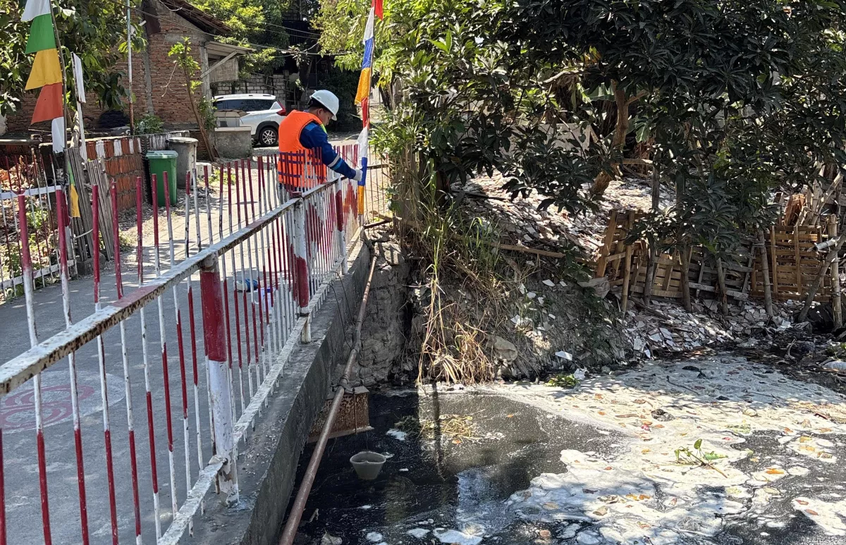 Cegah Busa Masuk Kalimas Surabaya, PJT I Alirkan Pasokan Air Tambahan dari Waduk Sutami