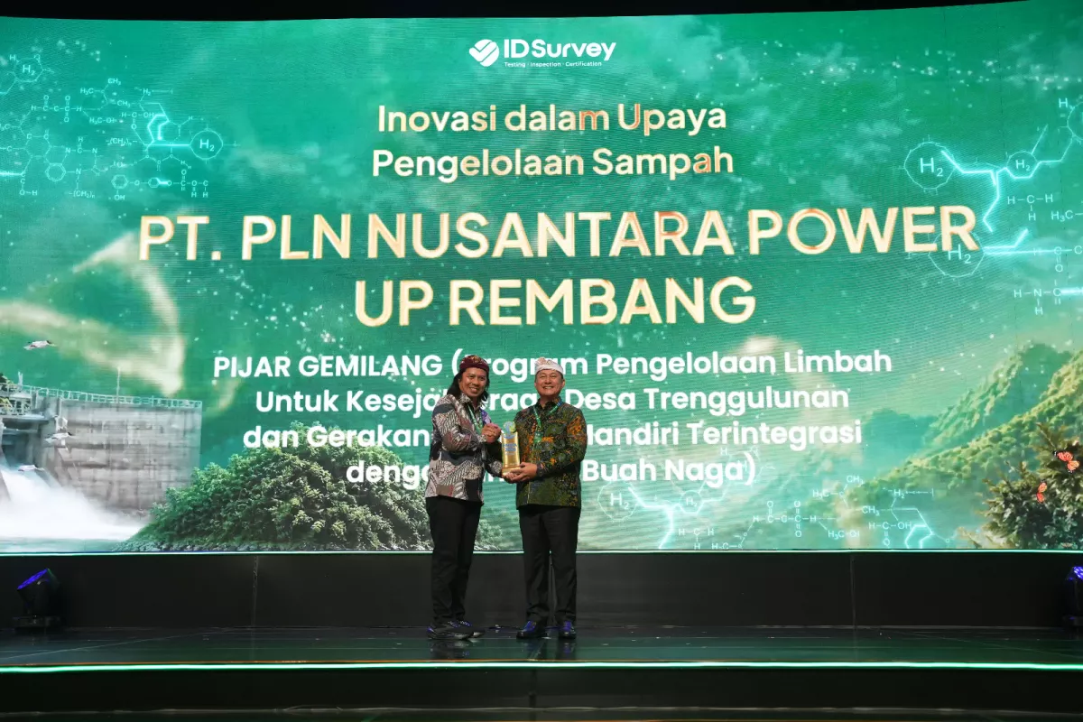 PLN Nusantara Power UP Rembang saat mendapat penghargaan dalam ajang ENSIA 2026. (Dok. PLN NP for selalu.id).